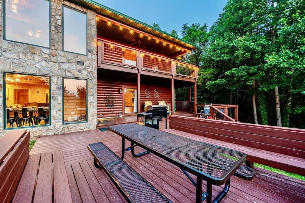 Panorama Mountain View Cabin, Less Than 10 Miles From Gatlinburg And Dollywood, Dog Friendly, 6 Bedrooms Sleeps 17, Fire Pit, Hottub, Washer Dryer, Fully Loaded Kitchen, Gameroom With A Tv, Pool Table, Arcade, Air Hockey, And Foosball เซอเวียร์วีล ภายนอก รูปภาพ