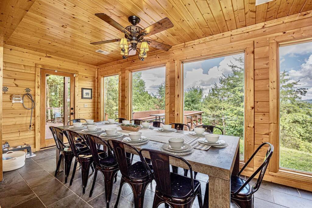 Panorama Mountain View Cabin, Less Than 10 Miles From Gatlinburg And Dollywood, Dog Friendly, 6 Bedrooms Sleeps 17, Fire Pit, Hottub, Washer Dryer, Fully Loaded Kitchen, Gameroom With A Tv, Pool Table, Arcade, Air Hockey, And Foosball เซอเวียร์วีล ภายนอก รูปภาพ