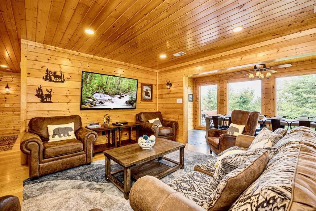 Panorama Mountain View Cabin, Less Than 10 Miles From Gatlinburg And Dollywood, Dog Friendly, 6 Bedrooms Sleeps 17, Fire Pit, Hottub, Washer Dryer, Fully Loaded Kitchen, Gameroom With A Tv, Pool Table, Arcade, Air Hockey, And Foosball เซอเวียร์วีล ภายนอก รูปภาพ