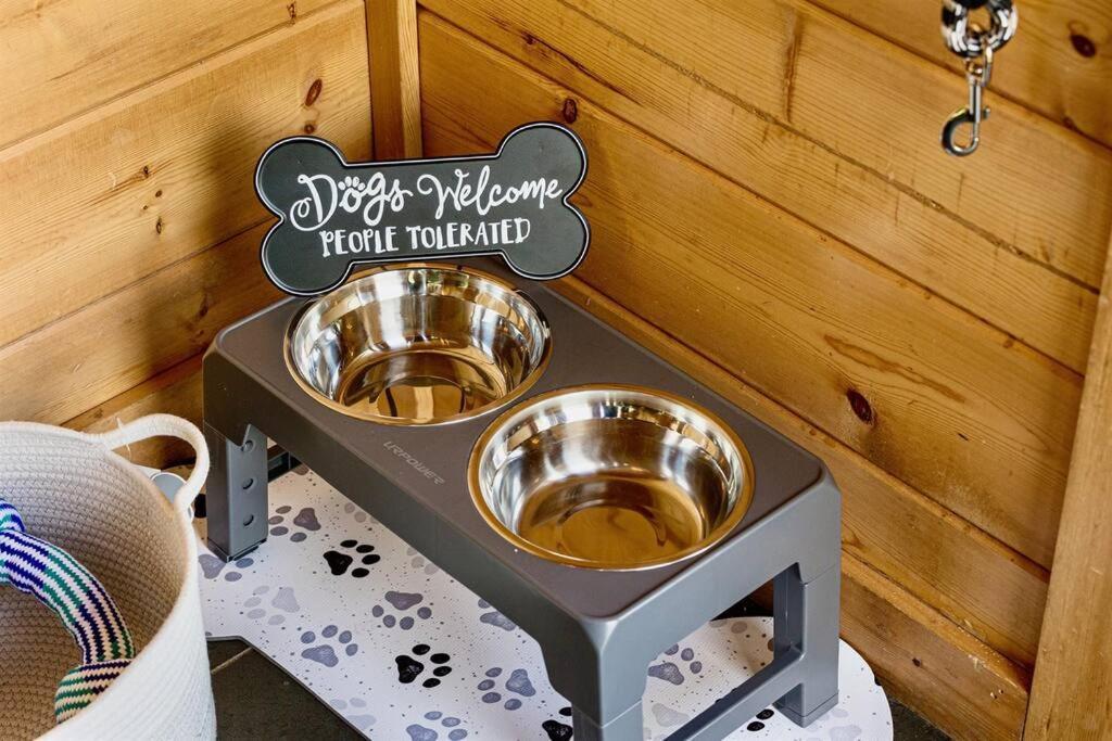 Panorama Mountain View Cabin, Less Than 10 Miles From Gatlinburg And Dollywood, Dog Friendly, 6 Bedrooms Sleeps 17, Fire Pit, Hottub, Washer Dryer, Fully Loaded Kitchen, Gameroom With A Tv, Pool Table, Arcade, Air Hockey, And Foosball เซอเวียร์วีล ภายนอก รูปภาพ