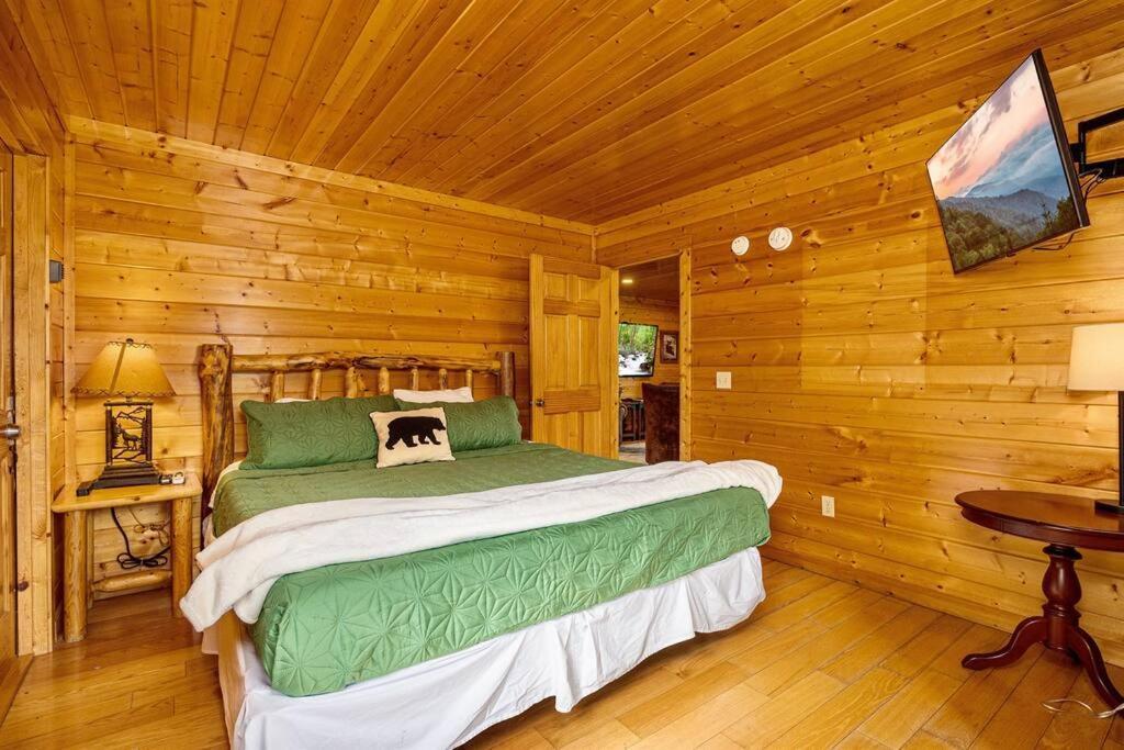 Panorama Mountain View Cabin, Less Than 10 Miles From Gatlinburg And Dollywood, Dog Friendly, 6 Bedrooms Sleeps 17, Fire Pit, Hottub, Washer Dryer, Fully Loaded Kitchen, Gameroom With A Tv, Pool Table, Arcade, Air Hockey, And Foosball เซอเวียร์วีล ภายนอก รูปภาพ
