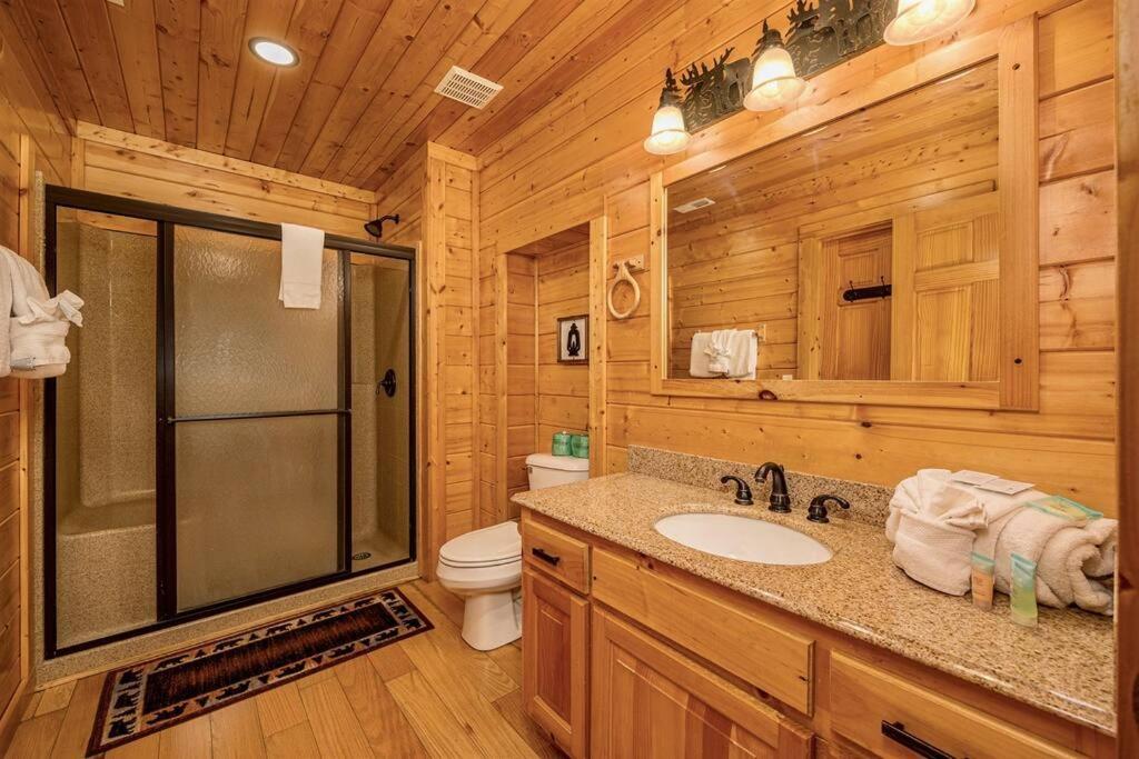 Panorama Mountain View Cabin, Less Than 10 Miles From Gatlinburg And Dollywood, Dog Friendly, 6 Bedrooms Sleeps 17, Fire Pit, Hottub, Washer Dryer, Fully Loaded Kitchen, Gameroom With A Tv, Pool Table, Arcade, Air Hockey, And Foosball เซอเวียร์วีล ภายนอก รูปภาพ