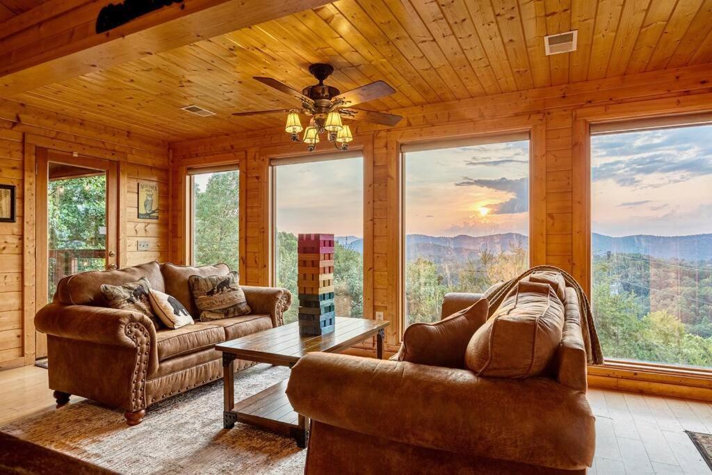 Panorama Mountain View Cabin, Less Than 10 Miles From Gatlinburg And Dollywood, Dog Friendly, 6 Bedrooms Sleeps 17, Fire Pit, Hottub, Washer Dryer, Fully Loaded Kitchen, Gameroom With A Tv, Pool Table, Arcade, Air Hockey, And Foosball เซอเวียร์วีล ภายนอก รูปภาพ