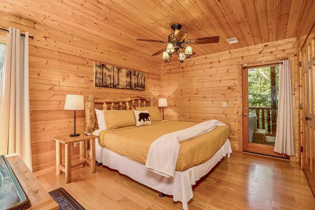 Panorama Mountain View Cabin, Less Than 10 Miles From Gatlinburg And Dollywood, Dog Friendly, 6 Bedrooms Sleeps 17, Fire Pit, Hottub, Washer Dryer, Fully Loaded Kitchen, Gameroom With A Tv, Pool Table, Arcade, Air Hockey, And Foosball เซอเวียร์วีล ภายนอก รูปภาพ