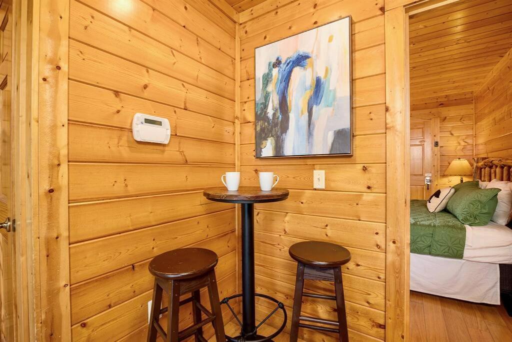 Panorama Mountain View Cabin, Less Than 10 Miles From Gatlinburg And Dollywood, Dog Friendly, 6 Bedrooms Sleeps 17, Fire Pit, Hottub, Washer Dryer, Fully Loaded Kitchen, Gameroom With A Tv, Pool Table, Arcade, Air Hockey, And Foosball เซอเวียร์วีล ภายนอก รูปภาพ