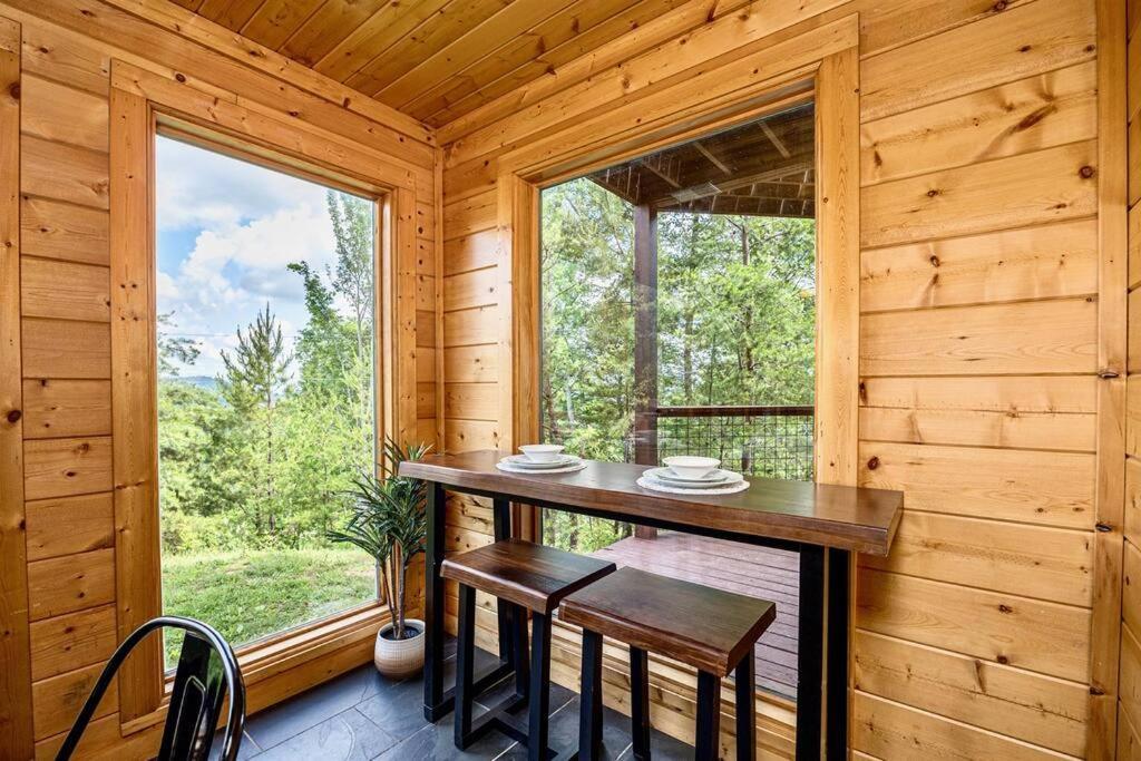 Panorama Mountain View Cabin, Less Than 10 Miles From Gatlinburg And Dollywood, Dog Friendly, 6 Bedrooms Sleeps 17, Fire Pit, Hottub, Washer Dryer, Fully Loaded Kitchen, Gameroom With A Tv, Pool Table, Arcade, Air Hockey, And Foosball เซอเวียร์วีล ภายนอก รูปภาพ