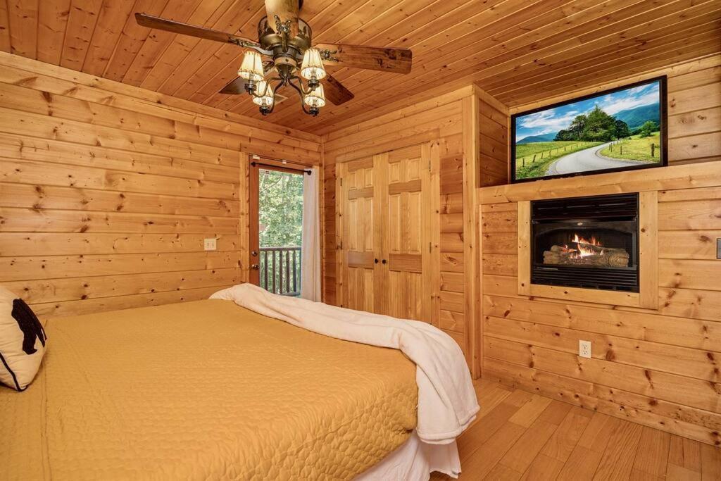 Panorama Mountain View Cabin, Less Than 10 Miles From Gatlinburg And Dollywood, Dog Friendly, 6 Bedrooms Sleeps 17, Fire Pit, Hottub, Washer Dryer, Fully Loaded Kitchen, Gameroom With A Tv, Pool Table, Arcade, Air Hockey, And Foosball เซอเวียร์วีล ภายนอก รูปภาพ