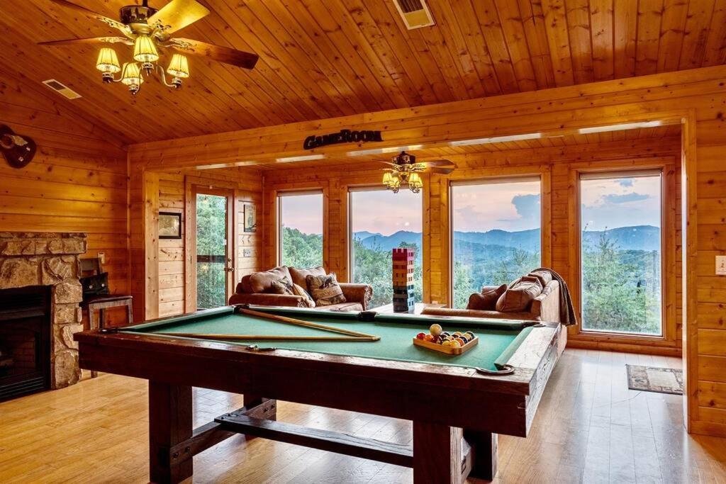 Panorama Mountain View Cabin, Less Than 10 Miles From Gatlinburg And Dollywood, Dog Friendly, 6 Bedrooms Sleeps 17, Fire Pit, Hottub, Washer Dryer, Fully Loaded Kitchen, Gameroom With A Tv, Pool Table, Arcade, Air Hockey, And Foosball เซอเวียร์วีล ภายนอก รูปภาพ