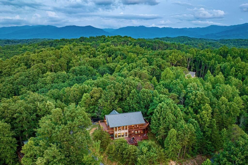 Panorama Mountain View Cabin, Less Than 10 Miles From Gatlinburg And Dollywood, Dog Friendly, 6 Bedrooms Sleeps 17, Fire Pit, Hottub, Washer Dryer, Fully Loaded Kitchen, Gameroom With A Tv, Pool Table, Arcade, Air Hockey, And Foosball เซอเวียร์วีล ภายนอก รูปภาพ