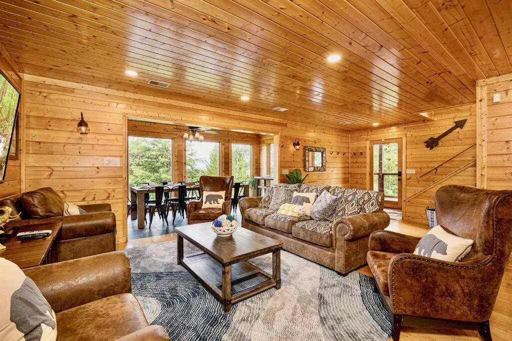 Panorama Mountain View Cabin, Less Than 10 Miles From Gatlinburg And Dollywood, Dog Friendly, 6 Bedrooms Sleeps 17, Fire Pit, Hottub, Washer Dryer, Fully Loaded Kitchen, Gameroom With A Tv, Pool Table, Arcade, Air Hockey, And Foosball เซอเวียร์วีล ภายนอก รูปภาพ