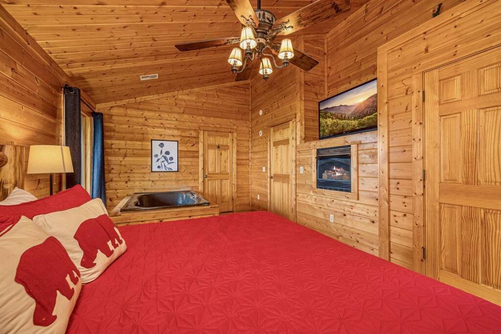Panorama Mountain View Cabin, Less Than 10 Miles From Gatlinburg And Dollywood, Dog Friendly, 6 Bedrooms Sleeps 17, Fire Pit, Hottub, Washer Dryer, Fully Loaded Kitchen, Gameroom With A Tv, Pool Table, Arcade, Air Hockey, And Foosball เซอเวียร์วีล ภายนอก รูปภาพ
