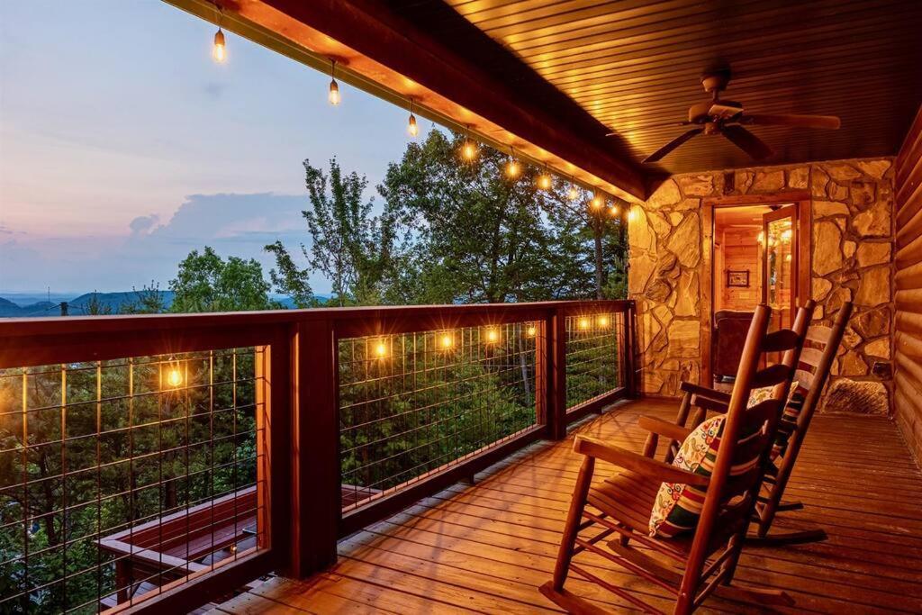 Panorama Mountain View Cabin, Less Than 10 Miles From Gatlinburg And Dollywood, Dog Friendly, 6 Bedrooms Sleeps 17, Fire Pit, Hottub, Washer Dryer, Fully Loaded Kitchen, Gameroom With A Tv, Pool Table, Arcade, Air Hockey, And Foosball เซอเวียร์วีล ภายนอก รูปภาพ